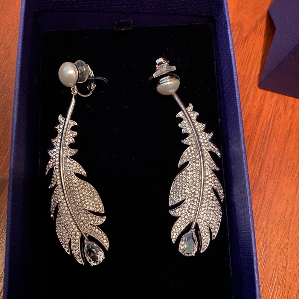 Beautiful feathers swarovski earrings